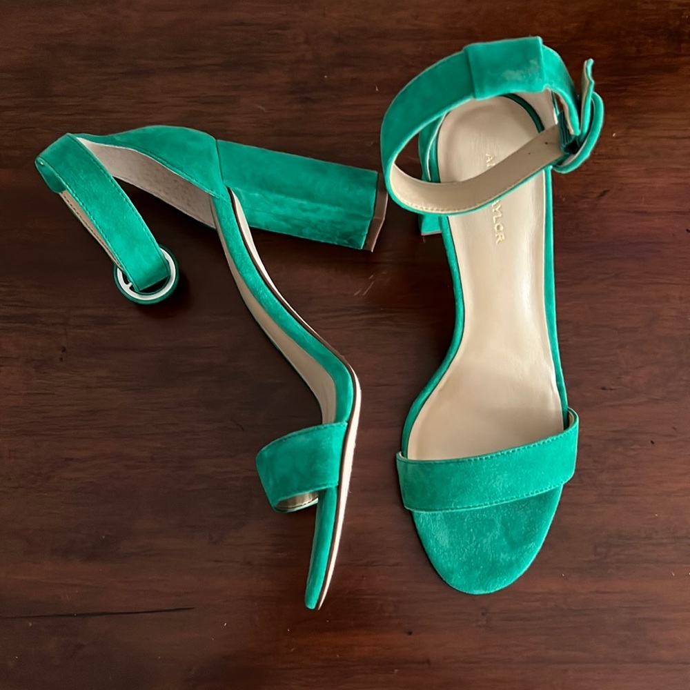 NEW Ann Taylor Suede Leannette Block Heel, 7
